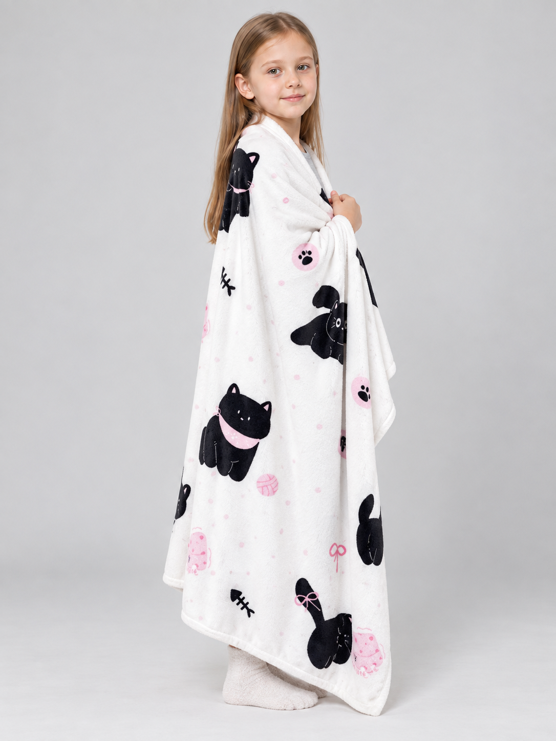 Reversible White Blanket with Cat and Bow Print