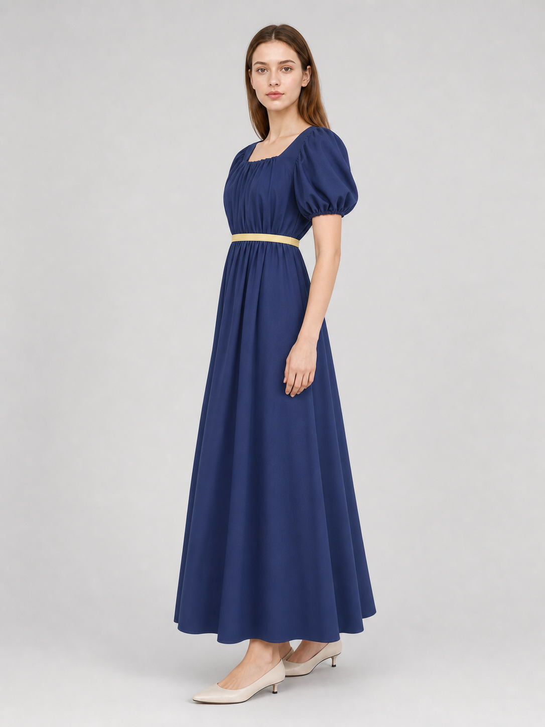 Long Bridgerton-style dress with sleeves