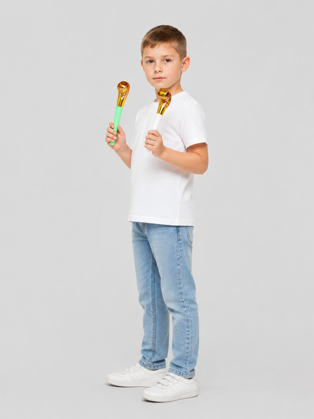 Party blowout noisemakers, 2 pcs., white and green side view