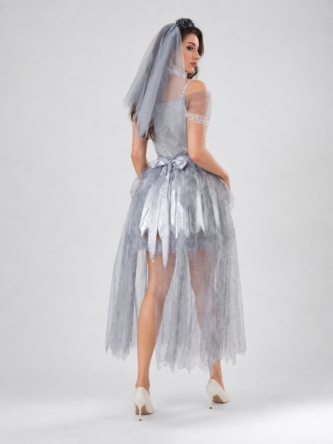 Wedding Costume with Veil and Layered Skirt