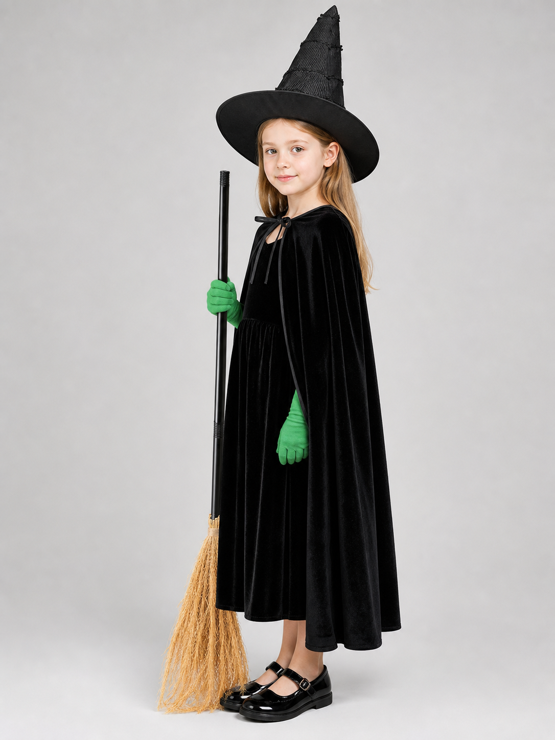 Children's Halloween costume set with accessories