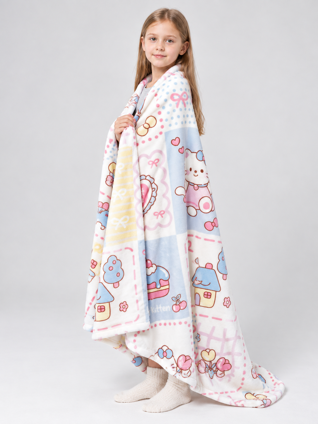 Reversible polyester blanket white with kitten print