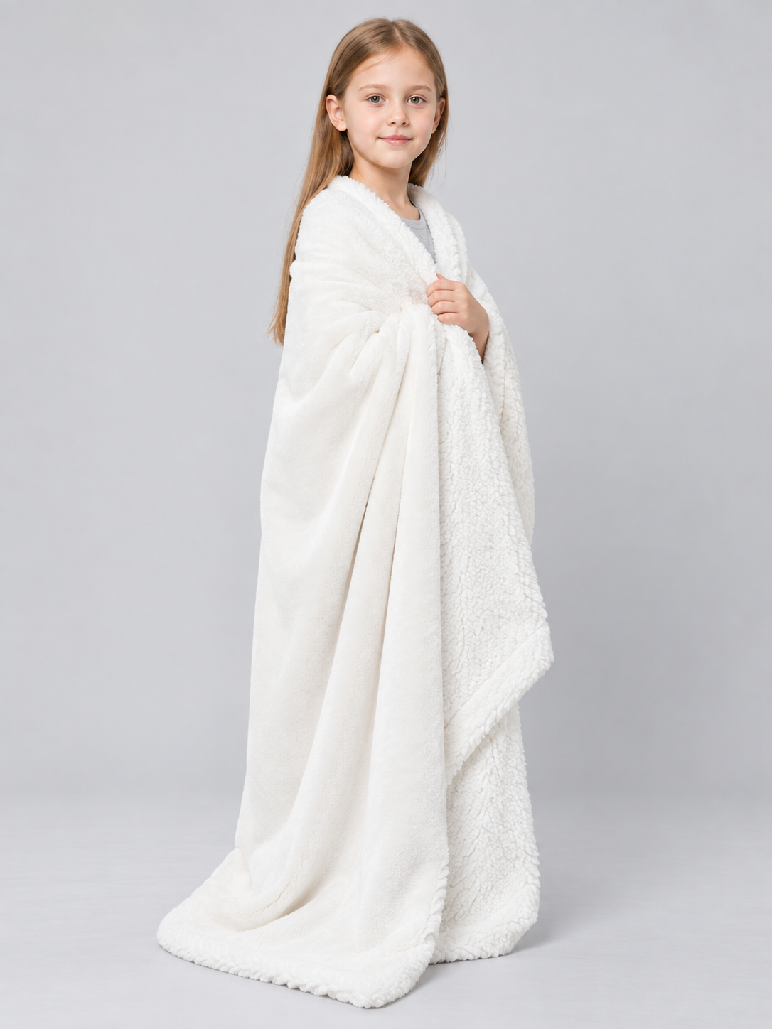 Double-sided flannel and polyester blanket, white