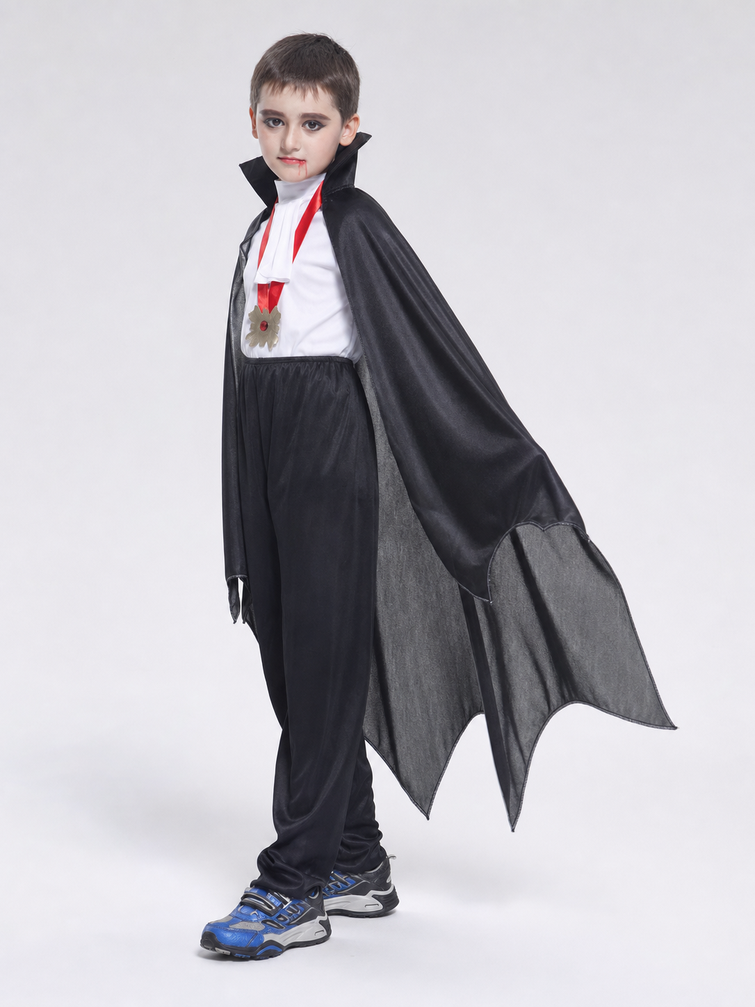 Children’s Halloween vampire costume with cape