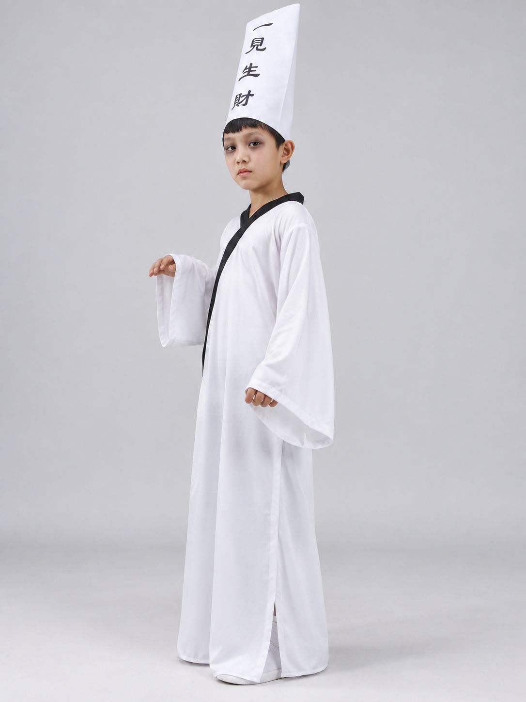 Kids' carnival costume: long white robe and hat