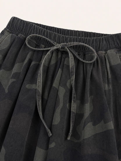 Wide-Leg Cropped Jeans with Camouflage Print