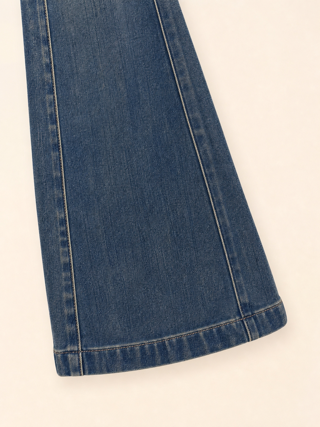 Wide-leg jeans with a faded effect