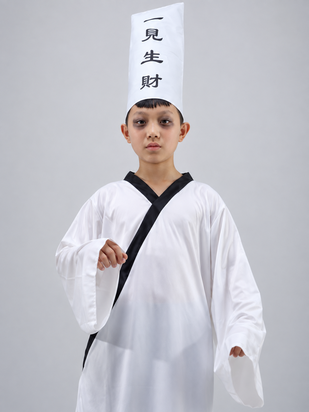 Kids' carnival costume: long white robe and hat