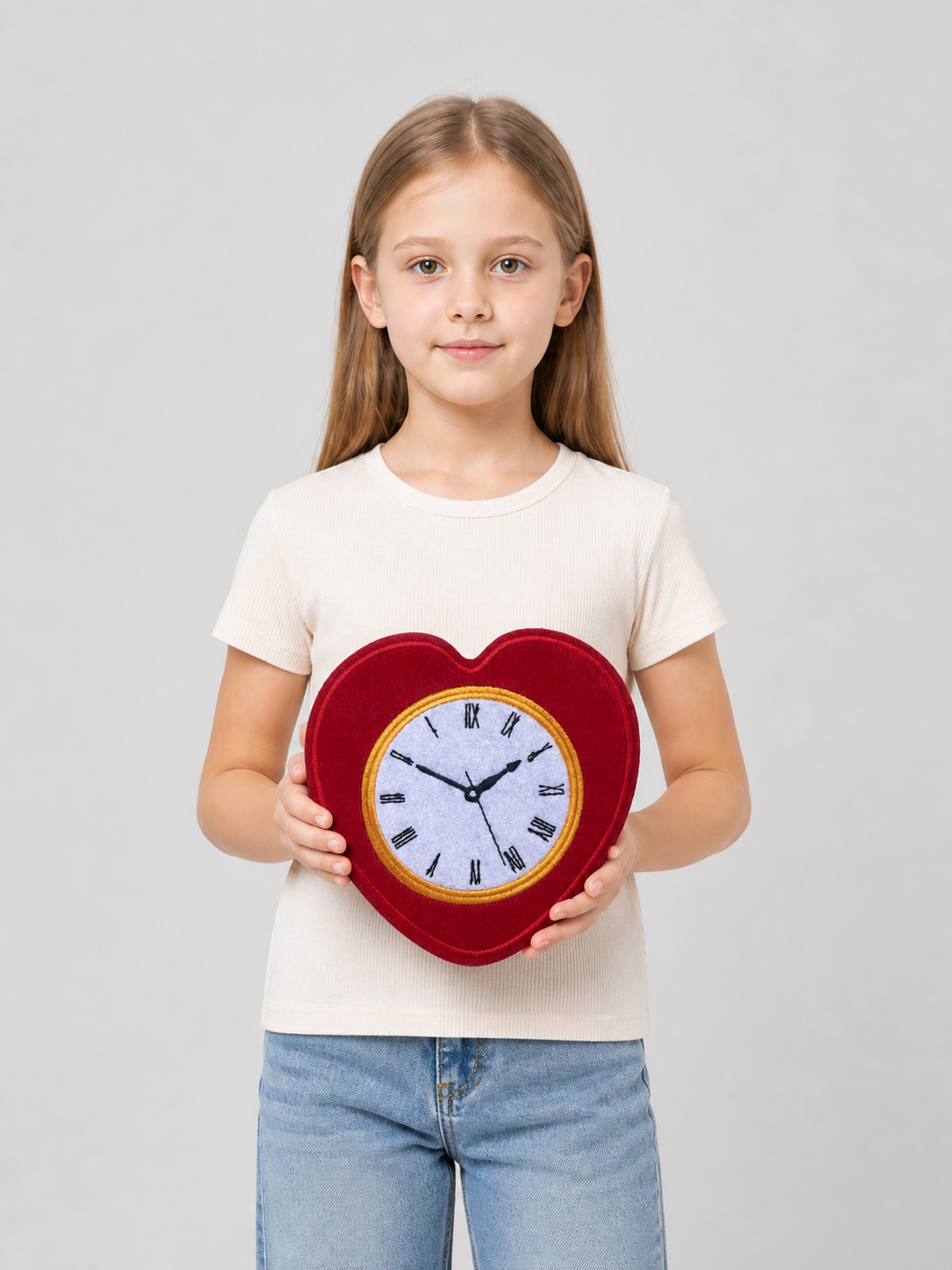 Heart-Shaped Wall Clock with Roman Numerals product detail 3