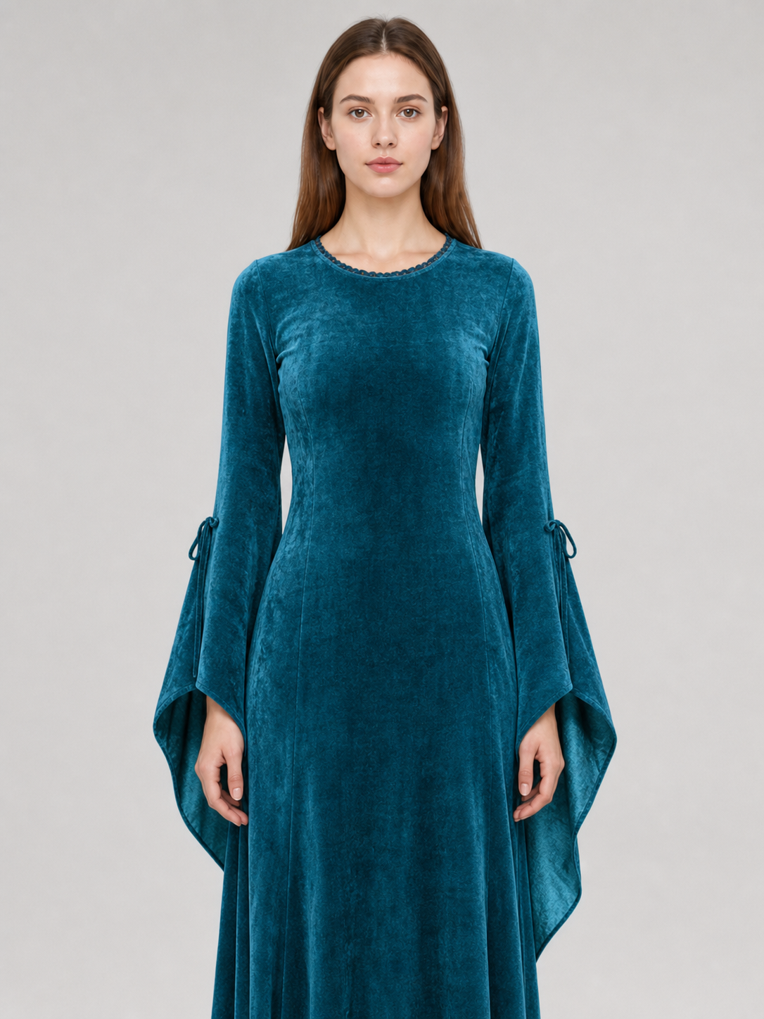 Long Retro-Style Dress with Sleeves and Belt
