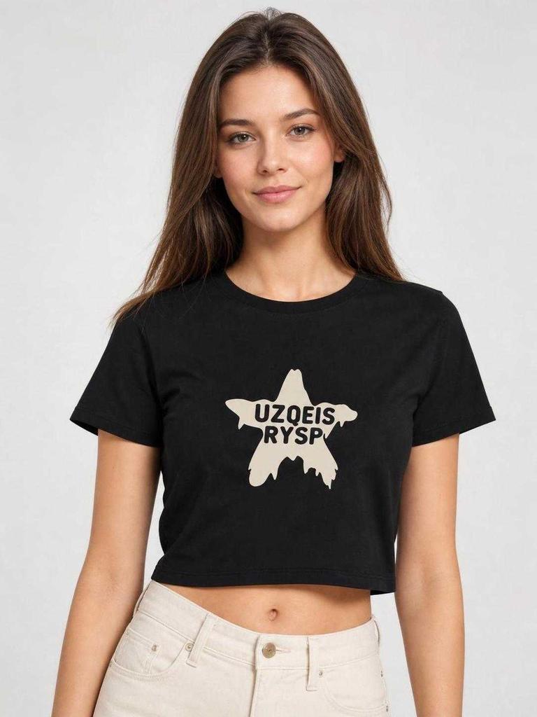 Black T-shirt with star print for an outfit